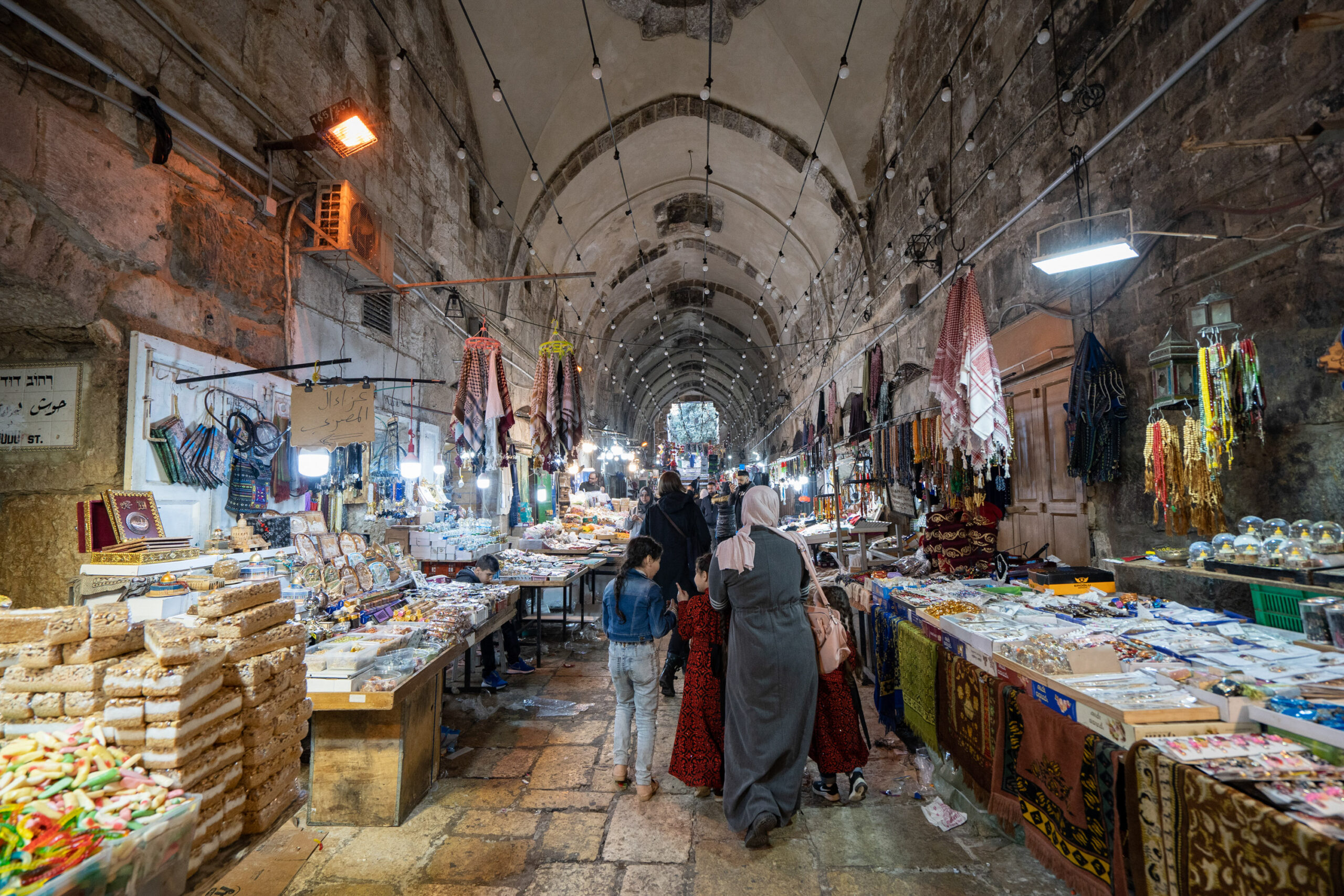 JERUSALEM – STREET SCENE IN THE OLD CITY
